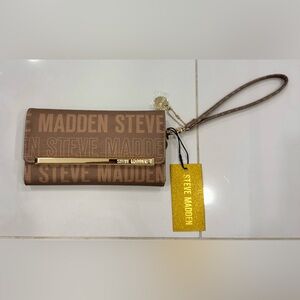NWT Steve Madden Beige/Gold Wristlet Wallet